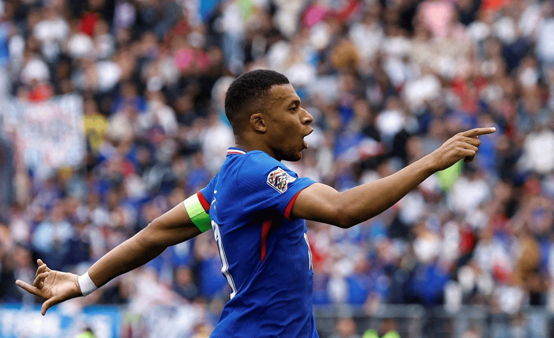 包含姆巴佩重要时刻出色防守，热火带队取胜！的词条